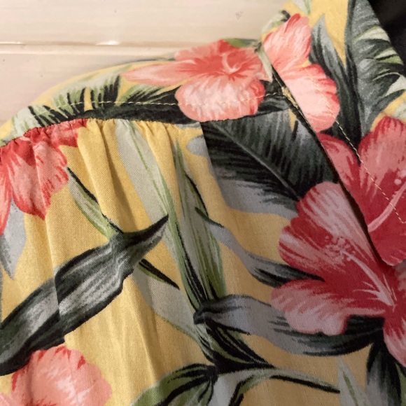 ⚡️5/$15⚡️American Eagle | Yellow Hawaiian Crop Top | S - Picture 5 of 12